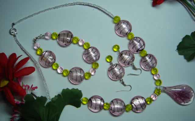  Glass Necklace (Стекло ожерелье)