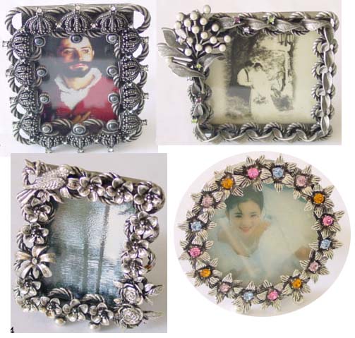  Picture Frames In White Metal With Swarovski Stones ( Picture Frames In White Metal With Swarovski Stones)