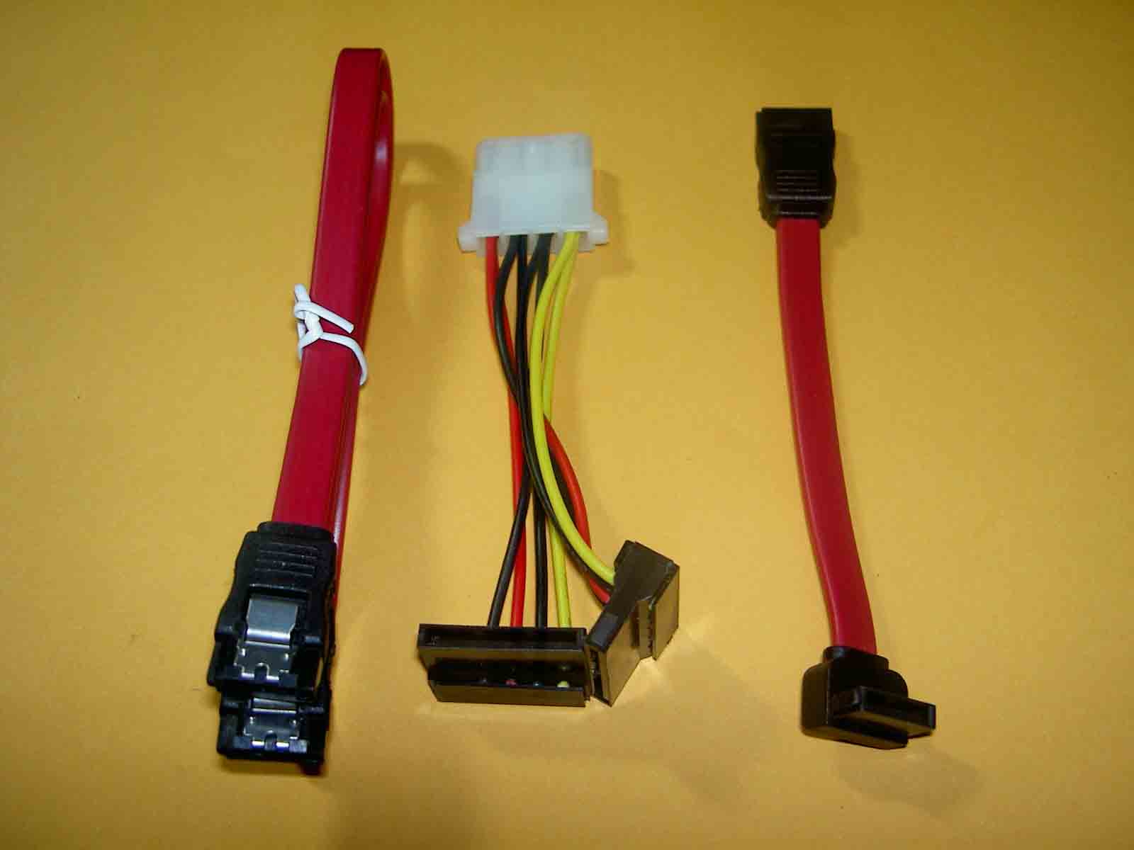  SATA & ESATA Cable (SATA-und eSATA-Kabel)