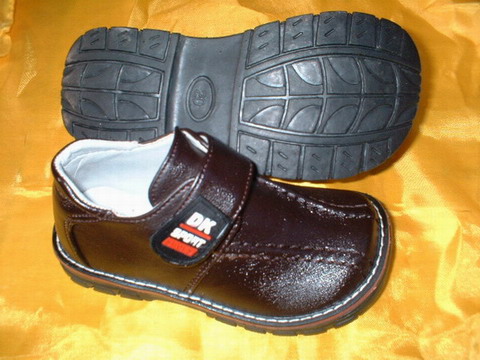  Children Stock Shoes