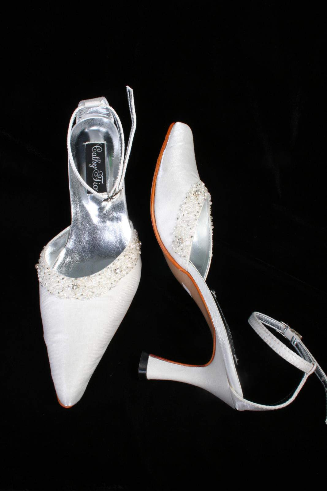  Elegant Bridal Shoes ()