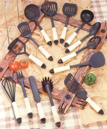  Kitchen Tools With Wooden Handle (Outils de cuisine avec manche en bois)