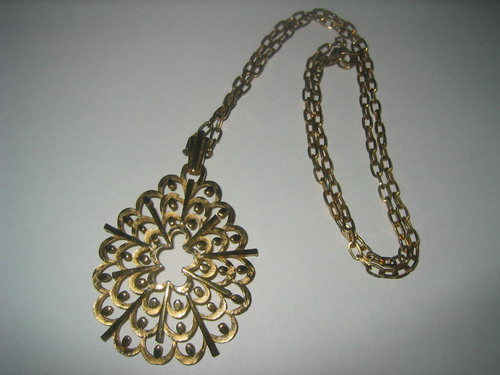  Pendant (Pendentif)