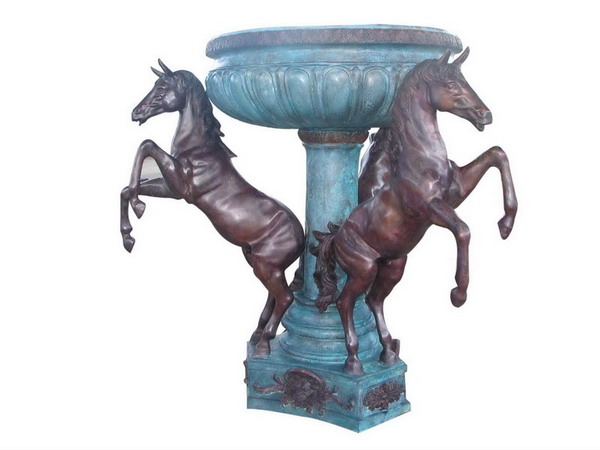  Fountain With 3 Horses