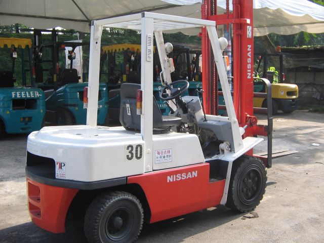  Nissan Forklift (Nissan Forklift)