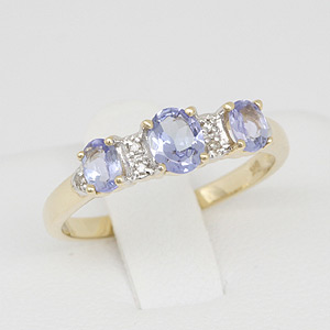  9k Solid Yg Genuine Tanzanite & Diamond Ring ( 9k Solid Yg Genuine Tanzanite & Diamond Ring)