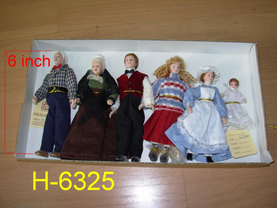  Family Dolls (Family Dolls)