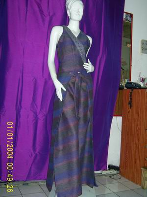  Women Dress (Les femmes s`habillent)