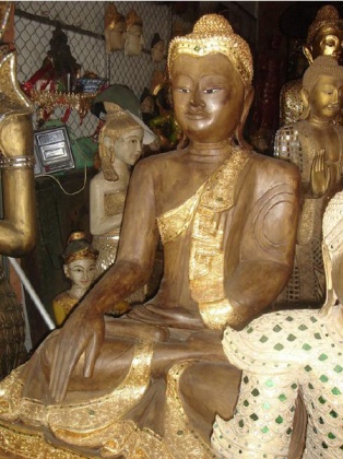  Buddha`s And Handicrafts From Thailand (Bouddha et de l`artisanat de la Thaïlande)
