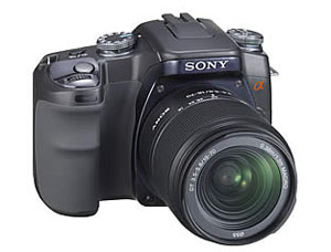 Sony Alpha DSLR-A100 mit 8-70mm Objektiv (Sony Alpha DSLR-A100 mit 8-70mm Objektiv)