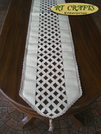 Christmas Table Runners on Handcrafted Table Runner   Handcrafted Table Runner