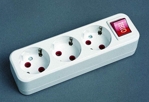  Grounded Triple Extension Sockets With Switch
