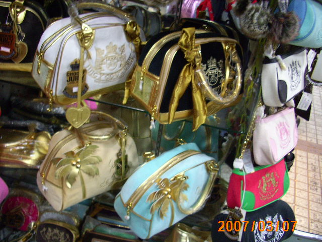  Ladies` Handbags (Sacs à main pour dames)