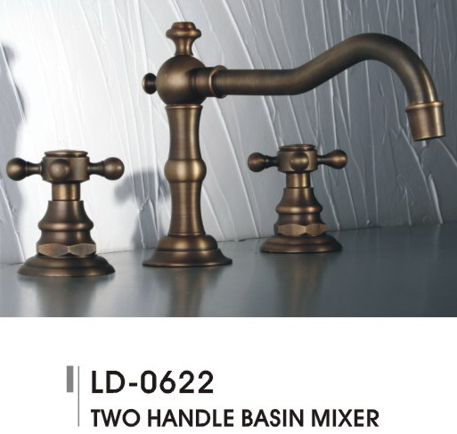 Antique Faucet (Antique Robinet)