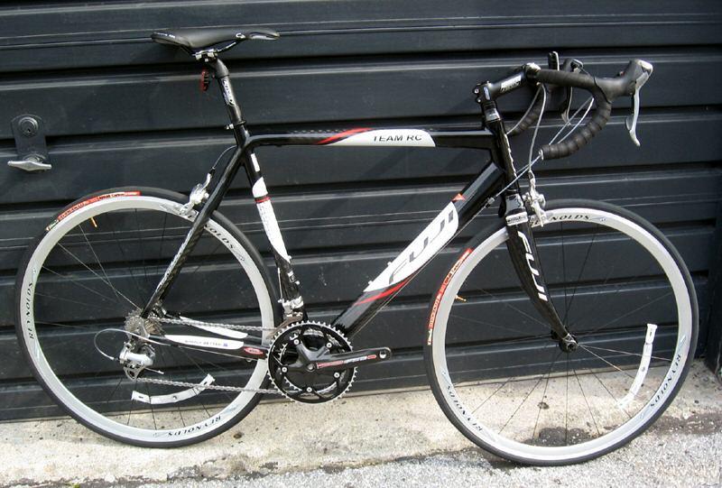 Fuji 2006 Carbon Road Bike (Fuji 2006 Carbon Road Bike)