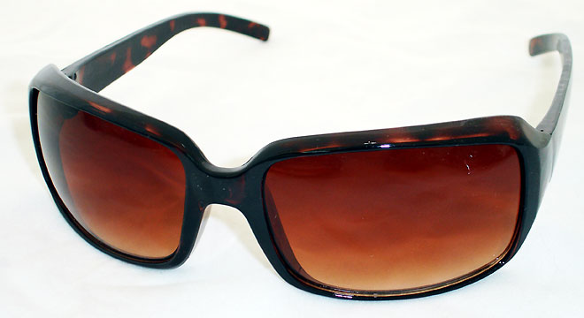  Vc6125 Sunglasses (Vc6125 Lunettes de soleil)