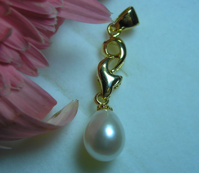  Pearl Pendant