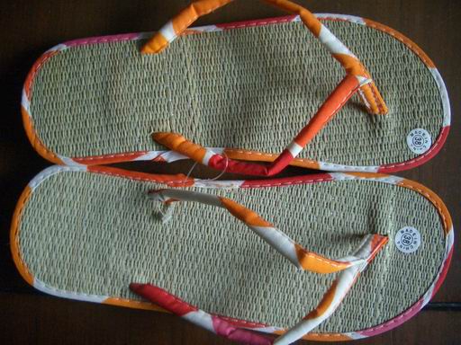  Ladies` Straw Slippers