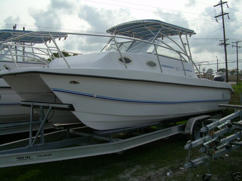  New 2006 Twin Vee 26` Express W/ Twin Suzuki 150hp 4 Str (Новый 2006 Twin V  26 "Экспресс Вт / Twin Suzuki 150л.с. 4 ул)