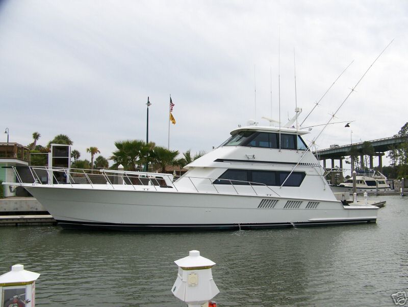  96 65` Hatteras Enc. Flybridge ,Pick Up Local Only (96 65 `Hatteras Enc. Flybridge, Pick Up en local uniquement)