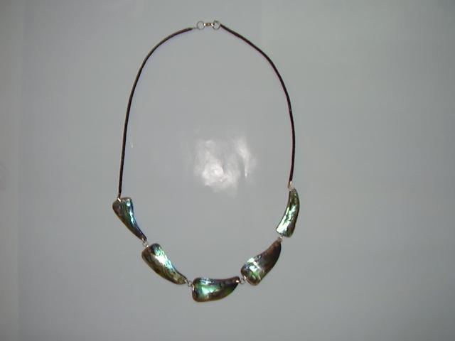  Mother-Of-Pearl Jewelry (Mother-of-Pearl Jewelry)