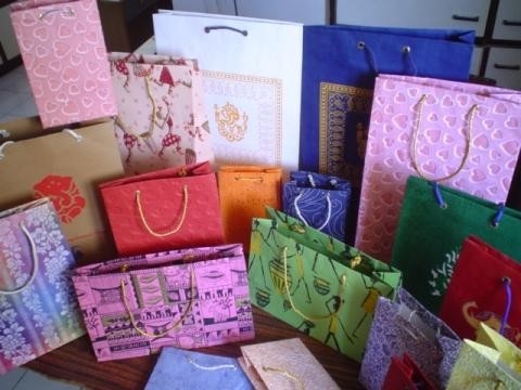Handmade / Recycled Paper Bags (Handmade / Recycled Paper Bags)