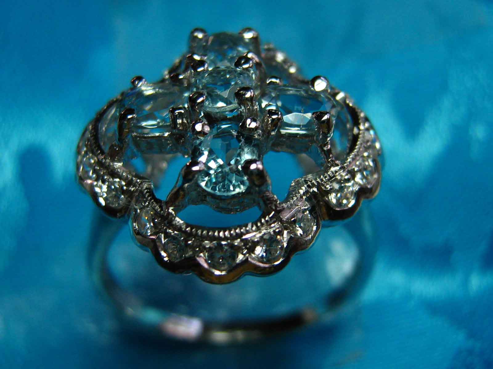  Silver Ring With Blue Topaz And White Cubic Zirconia (Серебряное кольцо с голубой топаз и белого кубического циркония)