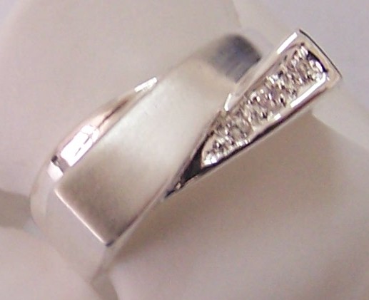  Silver Ring With Stones