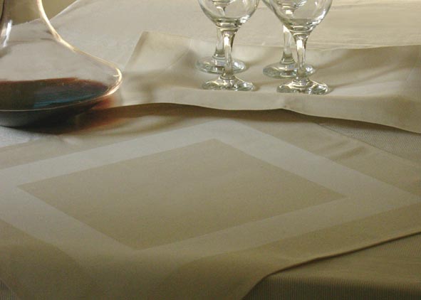 Table Cloth (Sateen Band) (Tischtuch (Satin Band))