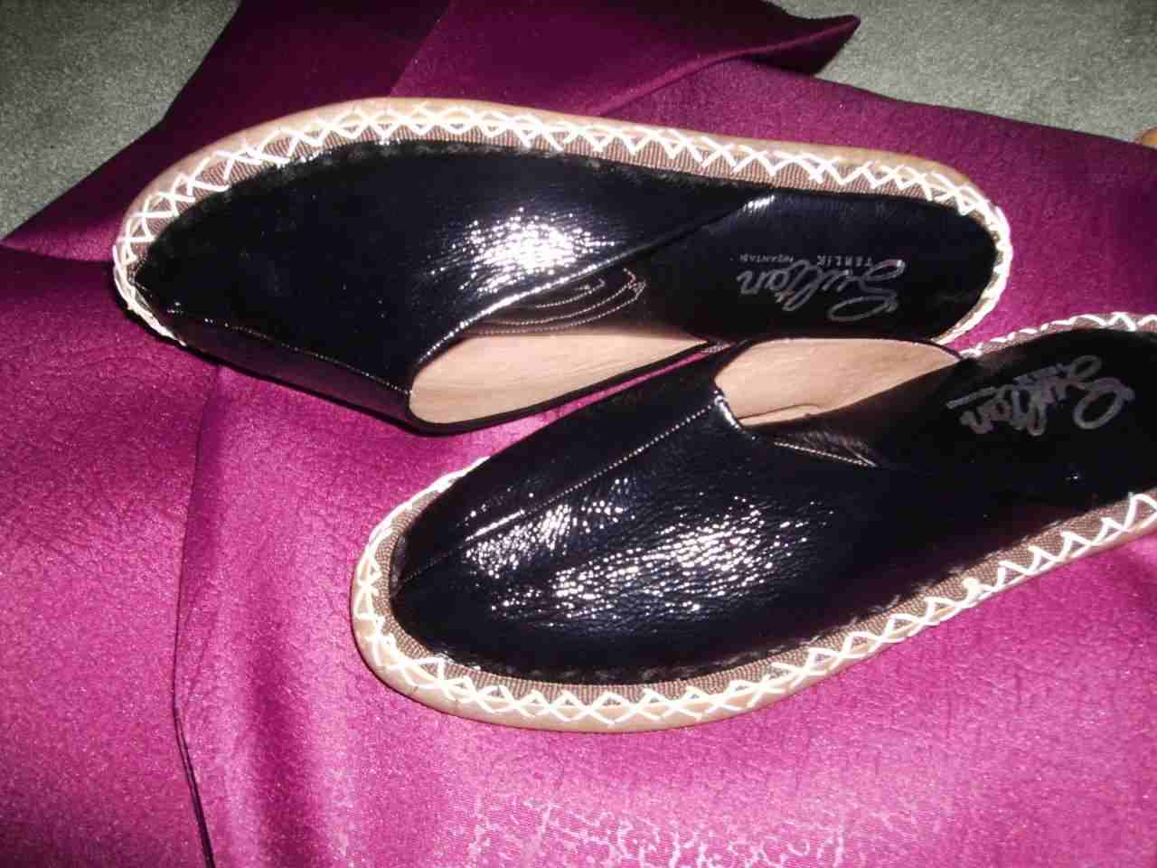 Slippers ()