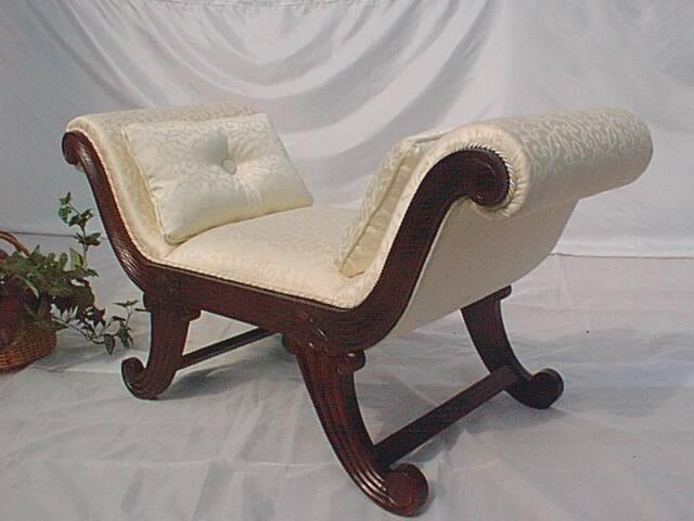 Small WIng Boat Sofa (Kleinen Flügel Boat Sofa)