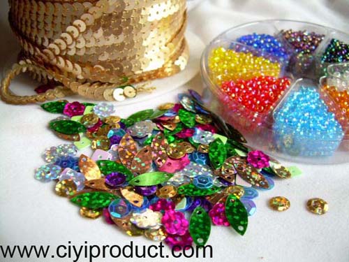  Glass Beads and Sequins (Perles de verre et de paillettes)