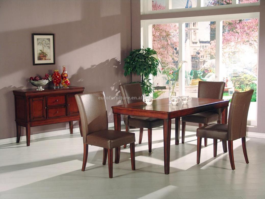 Dining Table and Side Chairs (Table et chaises de salle)