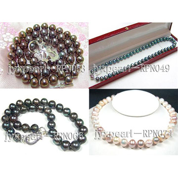  Freshwater Pearl Necklaces (Colliers perles d`eau douce)