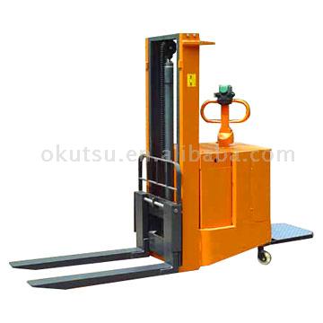  Electric Stacker with Straddle (Gerbeur avec enjambeur)