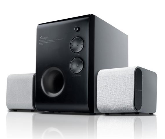  2.1 Multimedia Speakers (2,1 мультимедийные динамики)