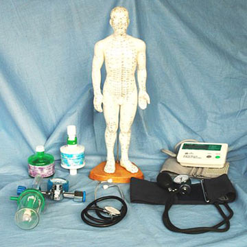  Sphygmomanometer and Medical Model (Tensiomètre et Modèle médical)