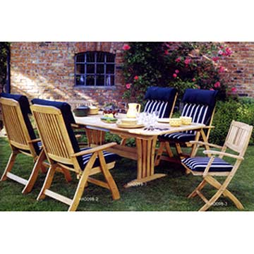  Wooden Rest Table and Chairs (Reste en bois Table et chaises)