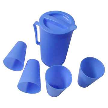  Plastic Pitcher and Cups (Pichet en plastique et les Coupes)