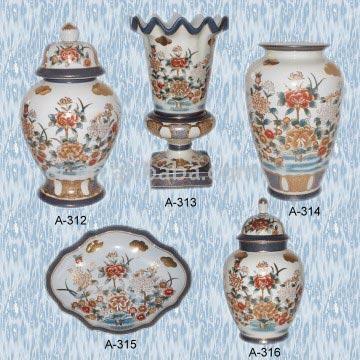 Hand-Painted Antique Ceramics with Flowery Pattern (Hand-Painted Antique Ceramics with Flowery Pattern)