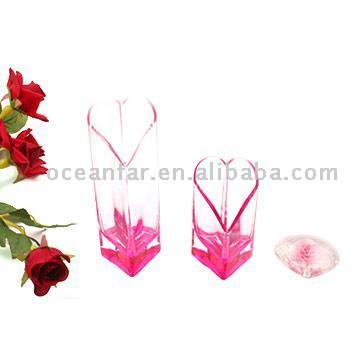  Glass Vases with Heart Shaped Slanting Opening (Vases en verre avec Heart Shaped ouverture en biais)