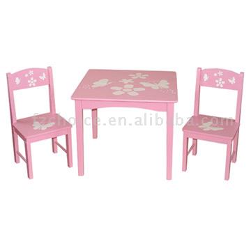  Wooden Table and Chairs (Holztisch und Stühle)
