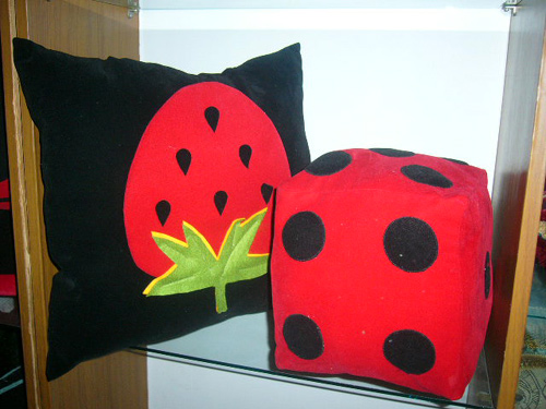  Flocking Cushion with Applique (Flocage Coussin avec applique)