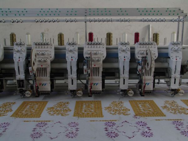  Coiling Mixed Computerized Embroidery Machine (Enroulement mixte Computerized Embroidery Machine)