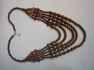  Metal Necklace (Kette aus Metall)