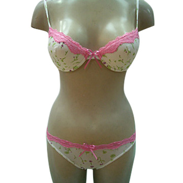  Padded Bra and Briefs (Soutien-gorge rembourré et Briefs)