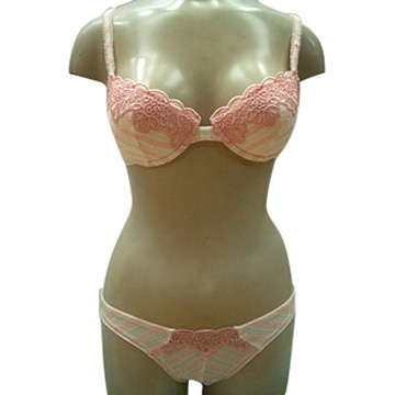 Padded Bra and Briefs (Soutien-gorge rembourré et Briefs)