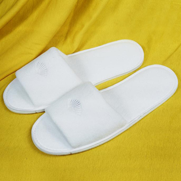  Hotel Slippers (Hôtel Chaussons)