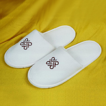  Hotel Slippers (Hôtel Chaussons)