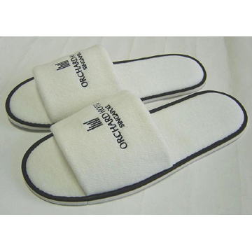  Hotel Slippers (Hôtel Chaussons)